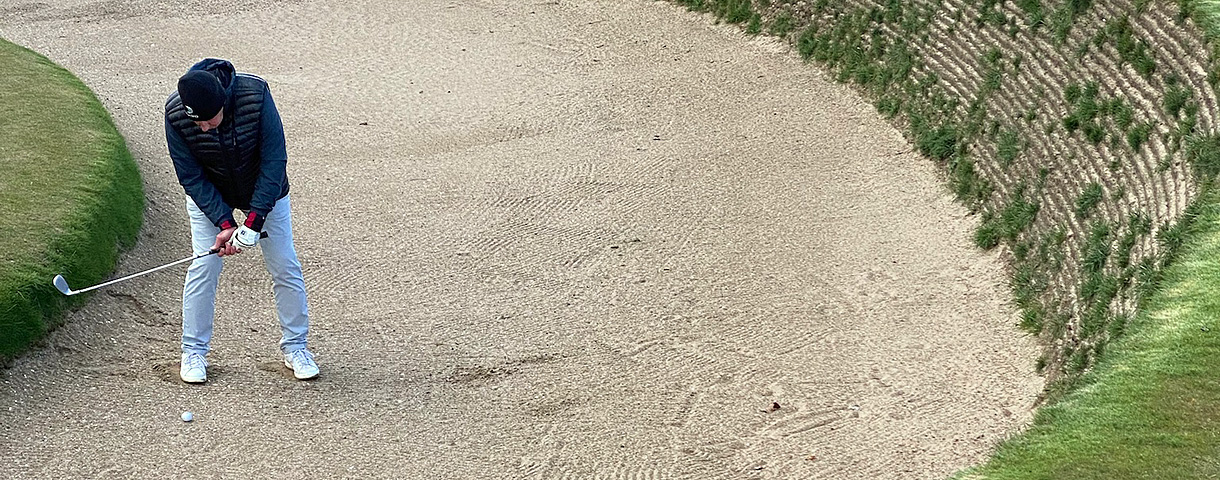 Kevin Widlic i bunker på Old Course i Skottland.